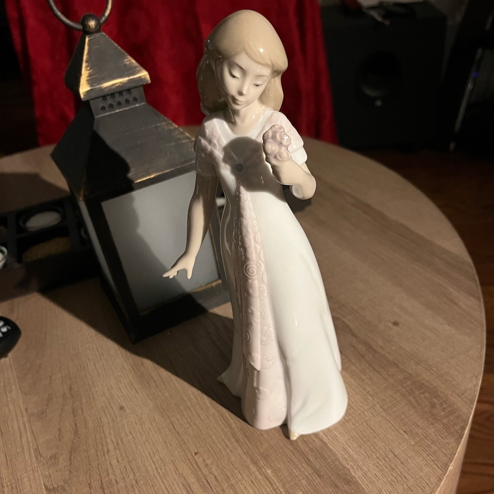 Little girl statue fromthe Noa handcrafted porcelain collection